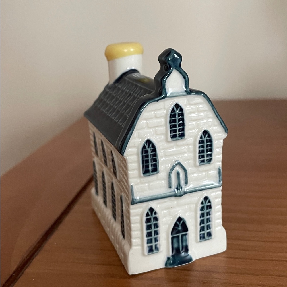 KLM Air Blue Delft #7 Bols Gin Collectible Miniature Ceramic House Sealed